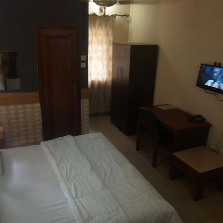 Holla-Jobi Guest House Lagos Dış mekan fotoğraf