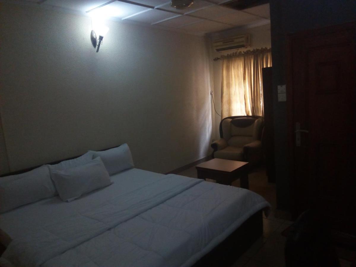 Holla-Jobi Guest House Lagos Dış mekan fotoğraf