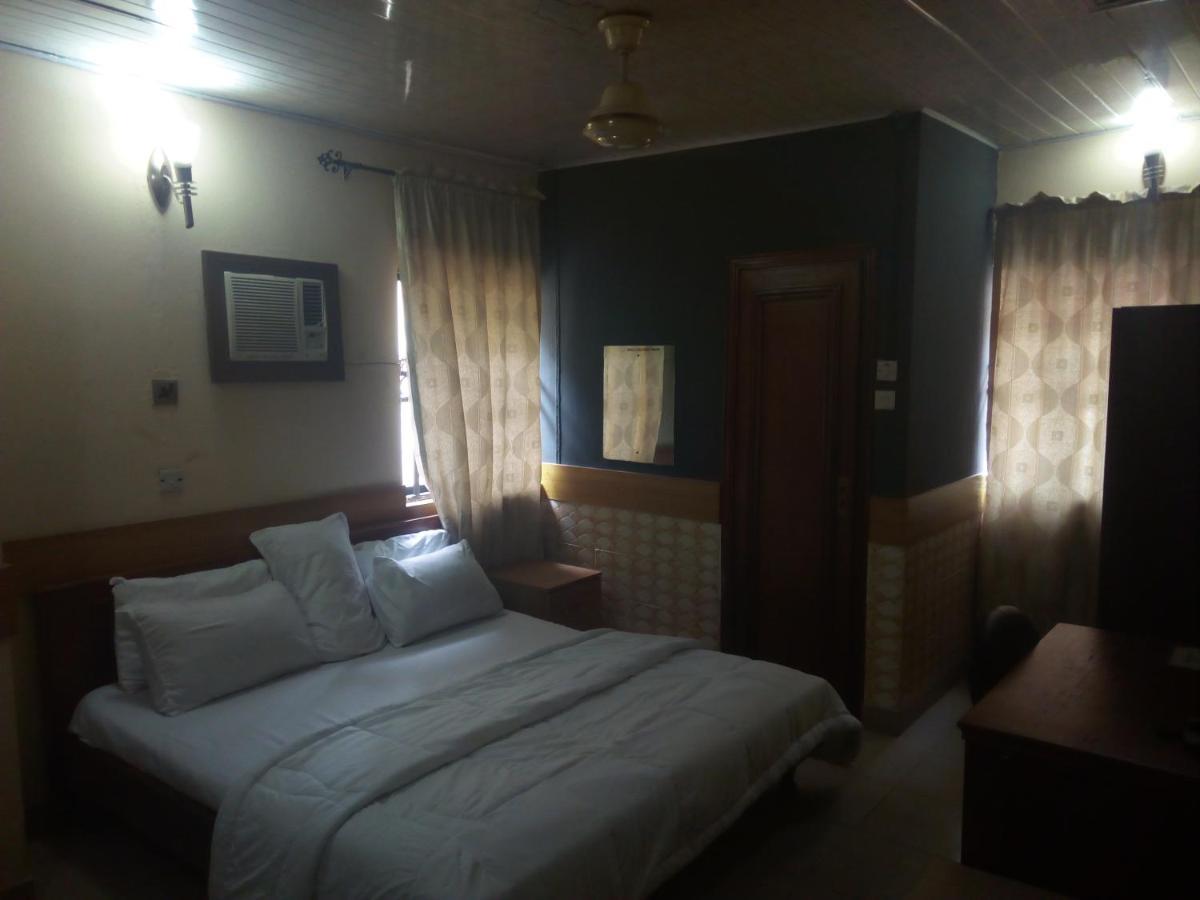 Holla-Jobi Guest House Lagos Dış mekan fotoğraf